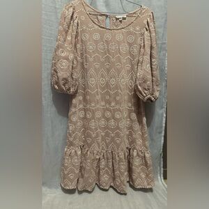 Beautiful color very nice dress like new,